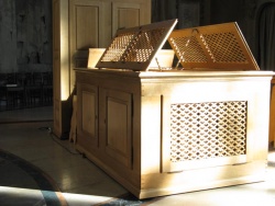 Dresden, Kreuzkirche, Liegende Orgel b.JPG