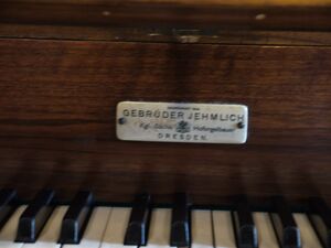 Dresden-Bühlau, St.Michaels-Kirche, Firmenschild.JPG