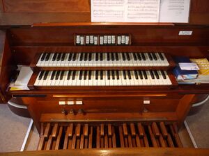 Eichwalde, Eben-Ezer, Spieltisch.JPG