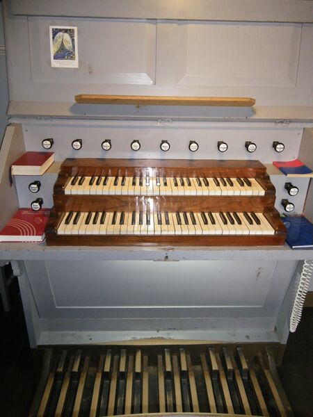 Datei:Ernsthausen, Ev. Kirche, Spieltisch.jpg