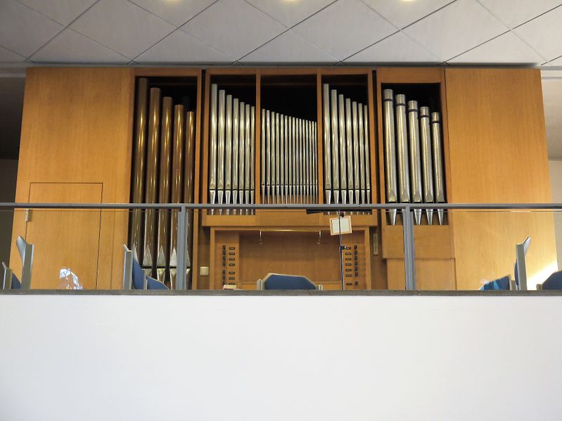 Datei:Frankfurt (Main)-Niederrad, Kleine Kirche, Prospekt.JPG