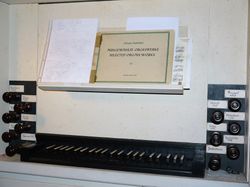 Friedland-Groß Muckrow, Dorfkirche, Spieltisch.JPG