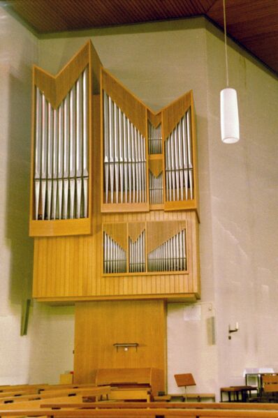 Datei:Gießen, St. Thomas Morus, Orgel.jpg