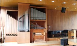 Gießen, Uni, Konzertsaal, Orgel 1.jpg