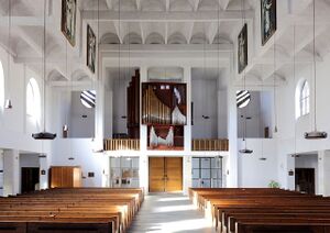 Gloggnitz - kath. Kirche, Innenansicht.JPG