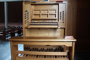 Grünberg, Sieben Schmerzen Mariens, Orgel, Spieltisch 1.JPG
