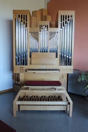 Grünberg-Göbelnrod, Gemeindesaal, Orgel, Prospekt 1.JPG