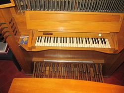 Grünheide-Altbuchhorst, Christian-Schreiber-Haus, Spieltisch.JPG