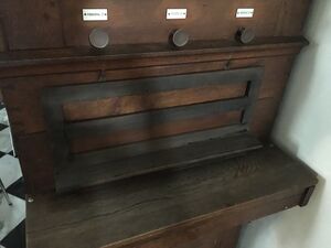 Graz Mariahilferkirche Positiv im Seitenschiff (2).JPG