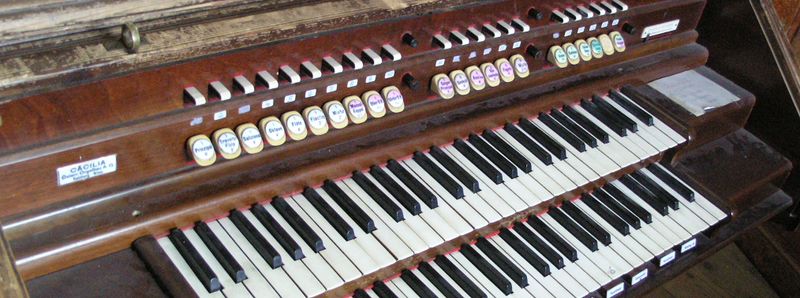 Datei:Großenzersdorf alter Spieltisch.jpg