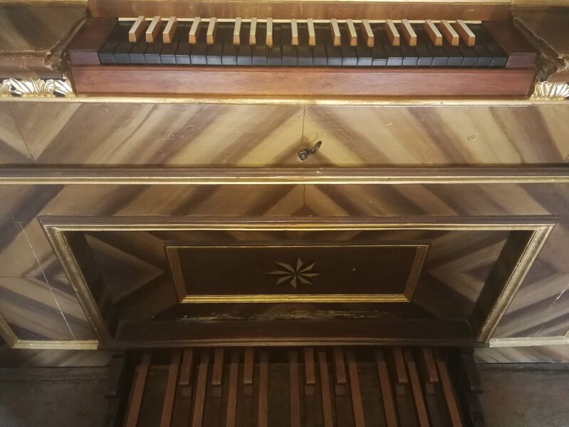 Datei:Großkarolinenfeld, Karolinenkirche (3).jpg