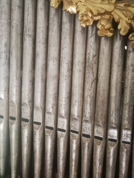 Datei:Großkarolinenfeld, Karolinenkirche (4).jpg