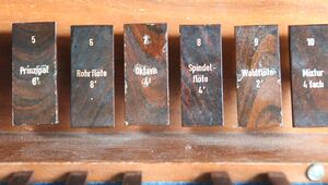 Hüttenberg, ev Kirche Hochelheim, Orgel, Register 2.JPG