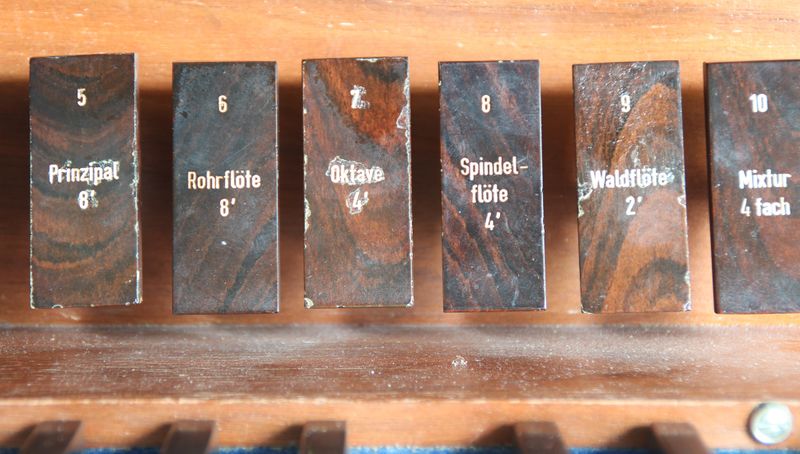 Datei:Hüttenberg, ev Kirche Hochelheim, Orgel, Register 2.JPG