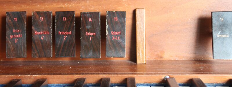 Datei:Hüttenberg, ev Kirche Hochelheim, Orgel, Register 3.JPG