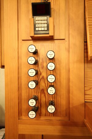 Hüttenberg-Hochelheim, kath Hl Familie, Orgel, Register.JPG