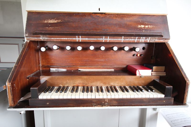 Datei:Hüttenberg-Rechtenbach, ev Kirche Kleinrechtenbach, Orgel, Spieltisch 1.JPG