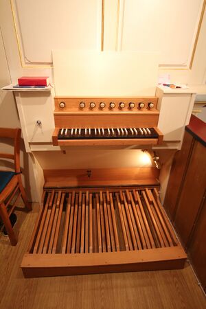 Hüttenberg-Vollnkirchen, ev Kirche, Orgel, Spieltisch.JPG