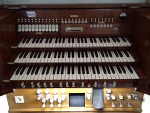 Haidhausen, St Johannes, Spieltisch 1.jpeg