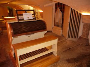 Hamburg, St. Michaelis (Kryptaorgel), Spieltisch.JPG