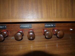 Hamburg-Niendorf, St. Ansgar (Kleinorgel), Register.JPG