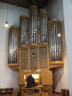 Hamburg-Stellingen, St. Thomas Morus, Prospekt.JPG