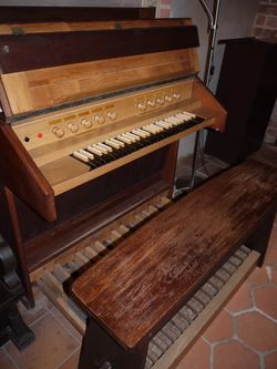 Heiligengrabe, Heiliggrabkapelle, Spieltisch.JPG