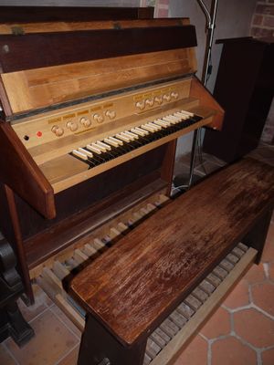 Heiligengrabe, Heiliggrabkapelle, Spieltisch.JPG