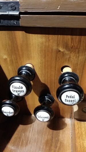 Heiligenkreuz (NÖ), Kreuzkirche Register.jpg