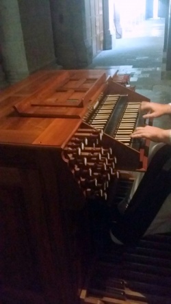 Heiligenkreuz Kober Orgel Spieltisch2.jpg