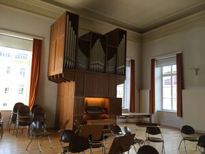 Innsbruck BORG Orchesterraum Prospekt.JPG