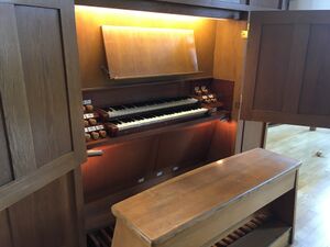 Innsbruck BORG Orchesterraum Spieltisch.JPG