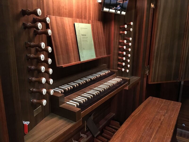 Datei:Innsbruck Congress Spieltisch.JPG