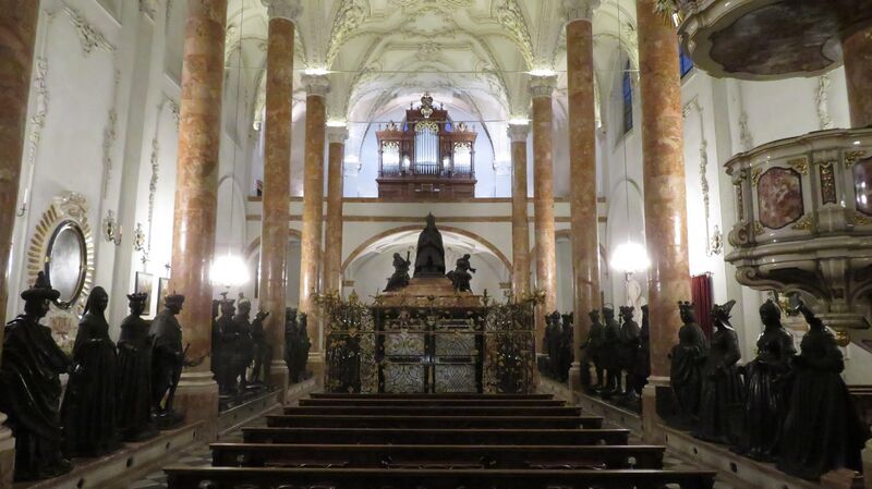 Datei:Innsbruck Hofkirche Mauracherorgel (1).JPG