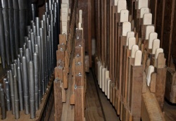 Irdning Kapuzinerkloster Pfeifenwerk.JPG