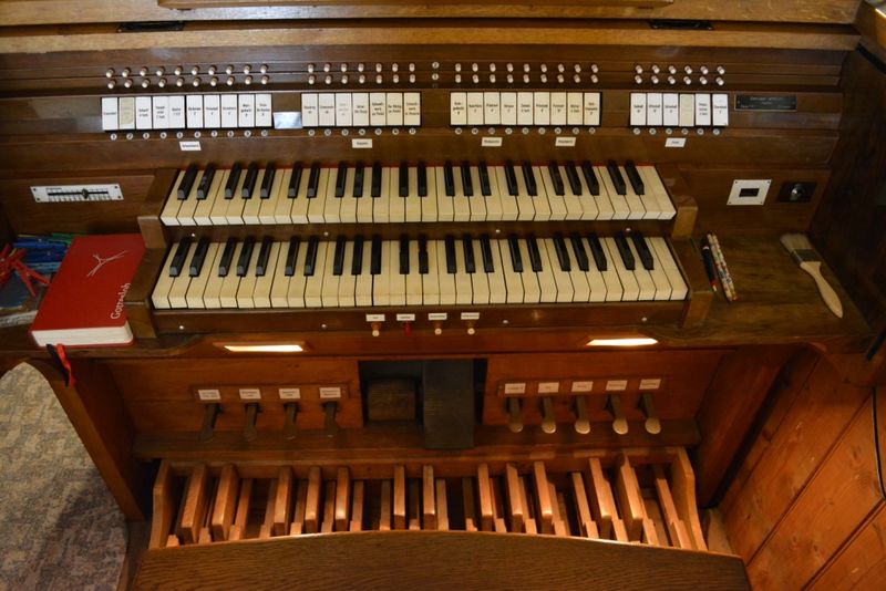 Datei:Jützenbach Spieltisch.jpg