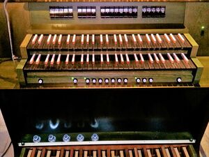 Köln-Holweide, Mariä Himmelfahrt (Altarorgel) (3).jpg