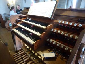 Kamenz, Marienkirche, Spieltisch.jpg