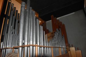 Karlsruhe, Städtisches Klinikum, Pfeifen.jpg