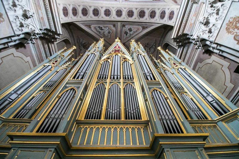 Datei:Kaunas Kathedrale Ansicht oben.jpg