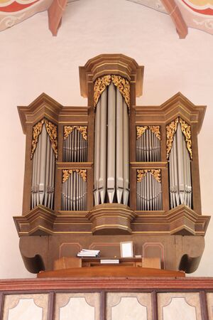 Kirchhain-Stausebach, kath Mariae Himmelfahrt, Orgel, Prospekt 1.JPG