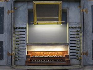 Klosterkirche Fürstenfeld, Spieltisch frontal.JPG