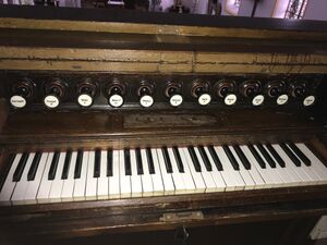 Landscheid, St. Gertrud, Spieltisch (2).jpg