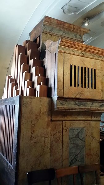 Datei:Lanzenkirche Pedalpfeifen2.jpg