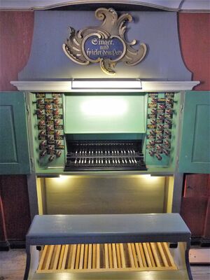 Lenzen (Elbe), St. Katharinen, Spieltisch.JPG