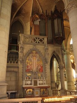 Linz, neuer Dom, Lachmayr-Orgel, Querhaus-Seite.JPG