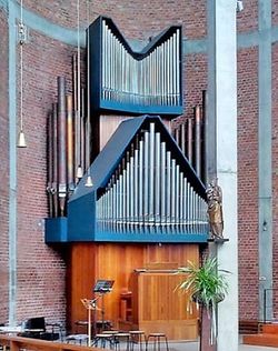 Linz-Keferfeld, St. Therese (1).jpg