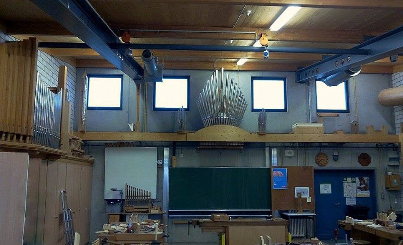 Datei:Ludwigsburg, Oscar-Walcker-Schule (Tafelorgel) (2).jpg