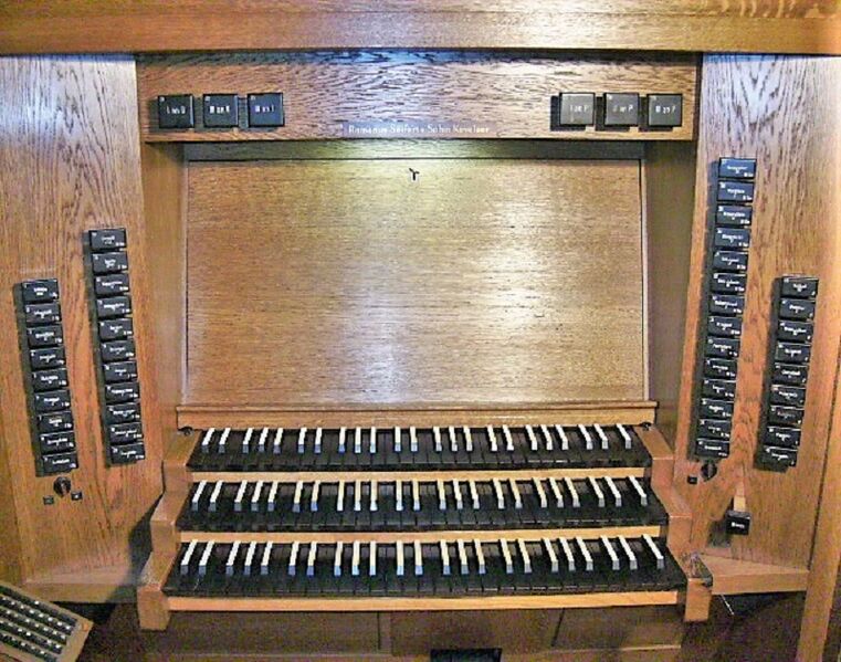 Datei:Mönchengladbach-Rheindahlen, St. Helena (3).jpg