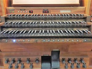 München, Musikhochschule (Schuke in Raum 26).jpg